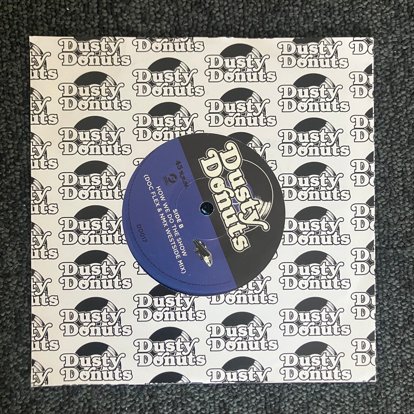 Dusty Donuts - I Get Juiced / How We Do The Show (blue 7inch single)