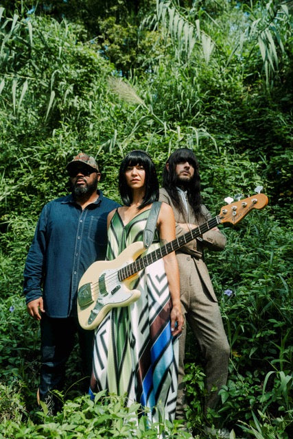 Khruangbin - The Universe Smiles Upon You II (deluxe CD) - VÖ: 05.12.2025
